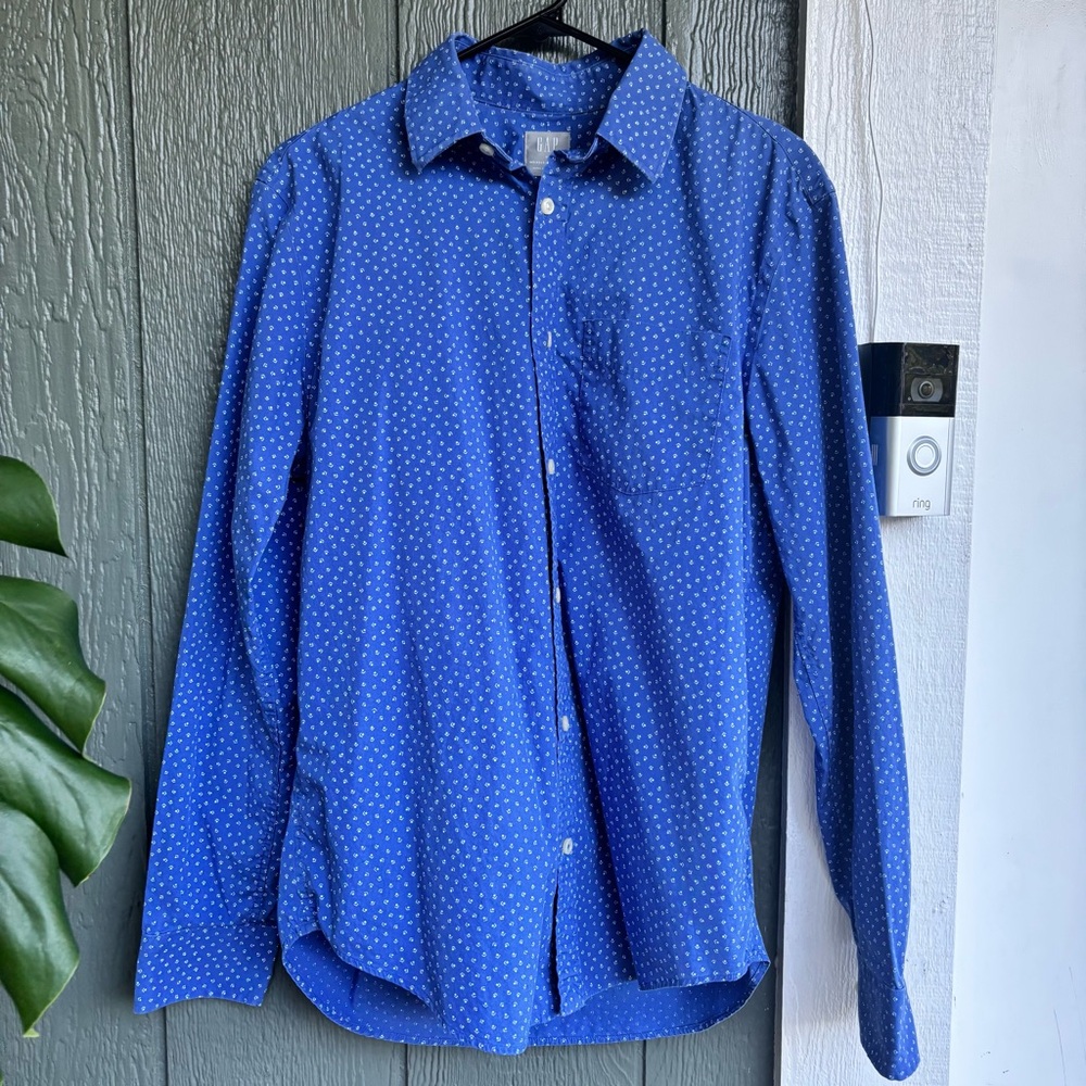 GAP Wrinkle-Resistant Men’s Blue Button-Down Shirt - Size M